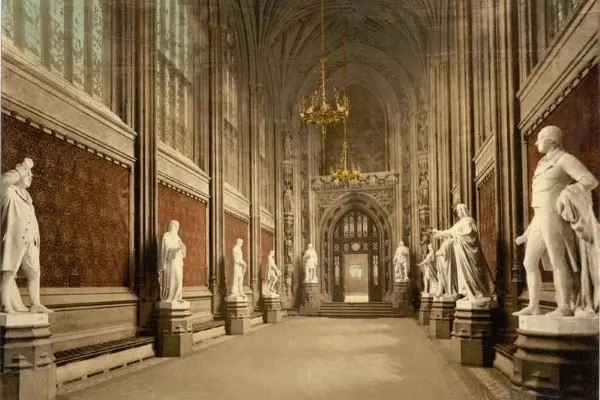 Interior of Westminster Hall with its historic hammer-beam roof and stone walls.
